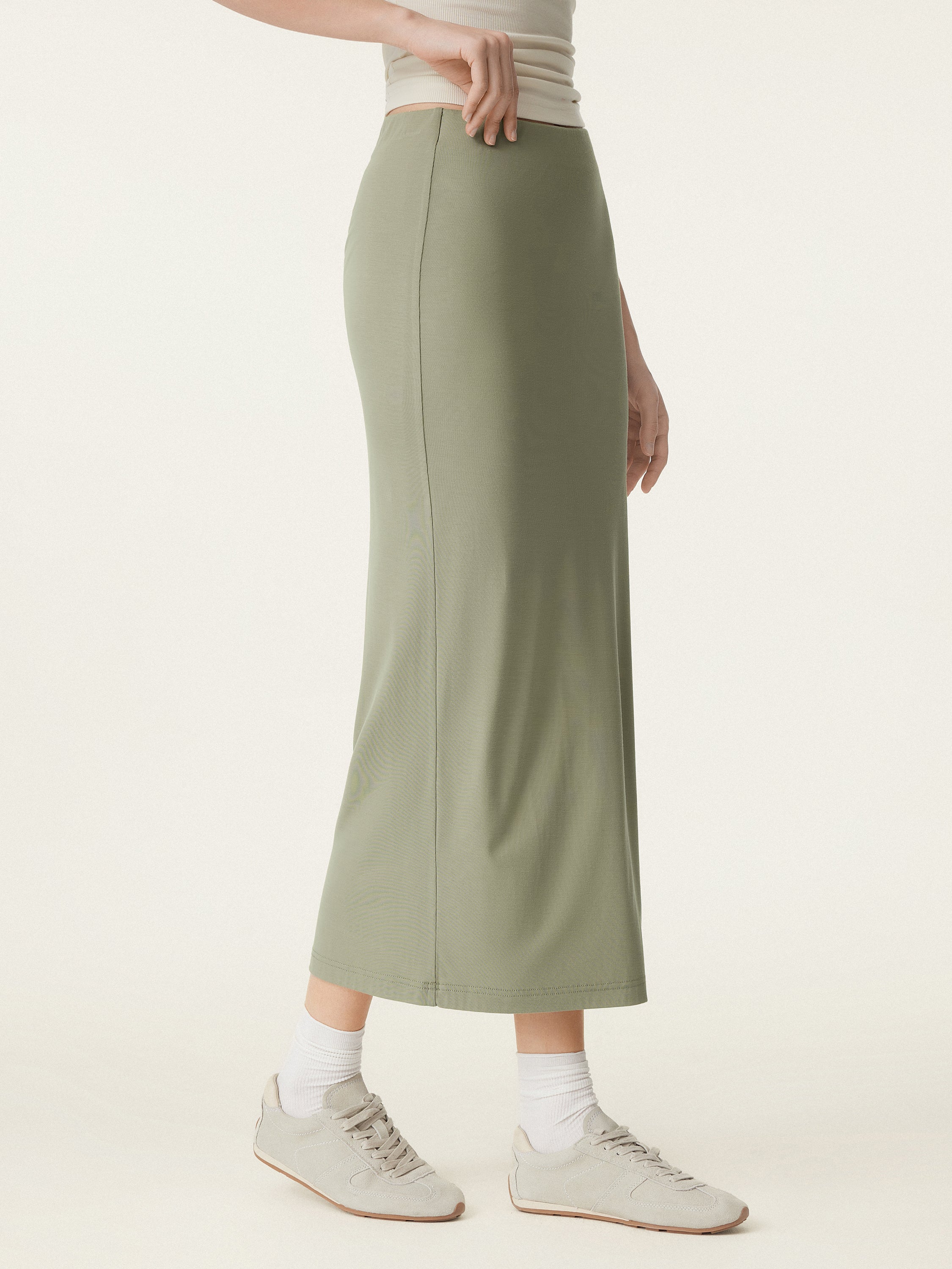 2Pcs Set Mockneck Brami Tank & Column Maxi Skirt 2Pcs Set Mockneck Brami Tank & Column Maxi Skirt